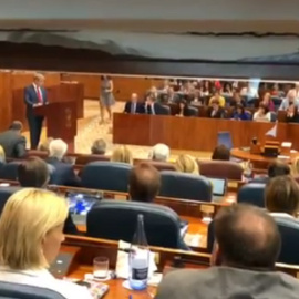 Vinuesa viendo un partido de la Davis.