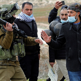 El ejército israelí disuelve una protesta propalestina.