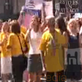 Protesta de funcionarios en frente de la sede del PP