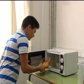 Tres euros al día por comer 'de tupper' en el colegio