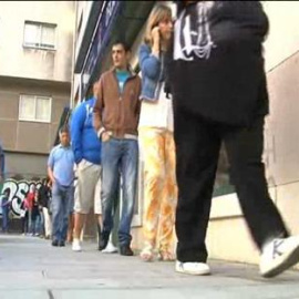 Baja el paro, el pesimismo se mantiene