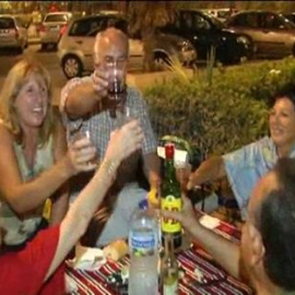 Cenas "a la fresca" en el paseo marítimo de Valencia