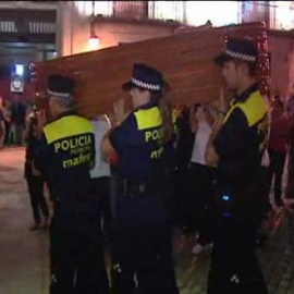 Se instala la capilla ardiente de la policía fallecida en un toriteo en Usera