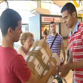 Ya viajan hacia el Sáhara treinta cooperantes españoles  