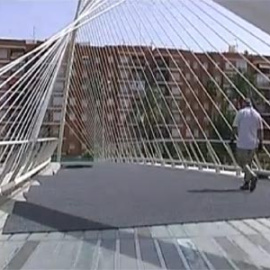 Murcia se gasta 60.000 euros para no resbalar por su puente de Calatrava