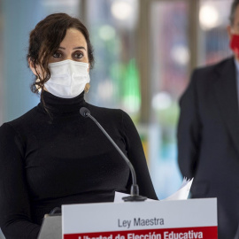 19/01/2021. La presidenta de la Comunidad de Madrid, Isabel Díaz Ayuso, en el Centro Público de Educación Especial María Soriano en Madrid. - EFE / Rodrigo Jiménez
