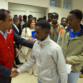 Segundo grupo de refugiados a su llegada a España dentro del programa comunitario de reubicación creado para hacer frente a las consecuencias humanitarias de la guerra en Siria. EFE/Presidencia del Gobierno/Diego Crespo