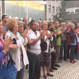 Aplausos y euforia en las puertas del hospital de Donostia 