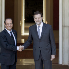 Rajoy recibe a Hollande en Madrid para analizar la crisis de la eurozona