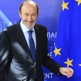 Rubalcaba pide que el BCE actúe sin condicionalidad