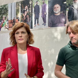 17/06/2022 - Elisenda Alamany, regidora d'ERC, i David Escudé, regidor de Sant Martí, en l'anunci de l'escola d'adults al Besòs-Maresme.