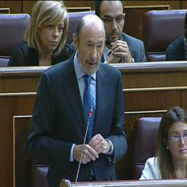 Rubalcaba solicita a Rajoy que se debatan en el Congreso las condiciones del rescate
