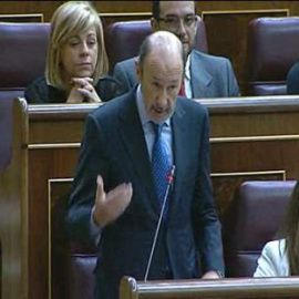 Rubalcaba exige a Rajoy que explique en el Congreso las condiciones del rescate 