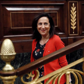 La ministra de Defensa, Margarita Robles, a su llegada al hemiciclo del la Cámara Baja en la última sesión de control al Ejecutivo. EFE/Mariscal