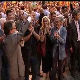 Artur Mas, aclamado a su llegada a la Generalitat