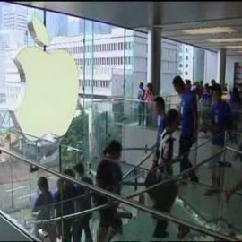Largas colas para hacerse con el nuevo terminal de Apple