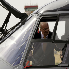  El Rey prueba el nuevo helicóptero militar NH90