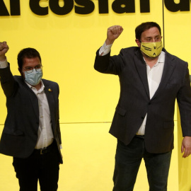 El president d'ERC, Oriol Junqueras, i el cap de llista d'ERC, Pere Aragonès, durant l'acte de campanya a Badalona.