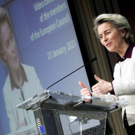 Von der Leyen habla con Johson del mecanismo de control exportación vacunas.