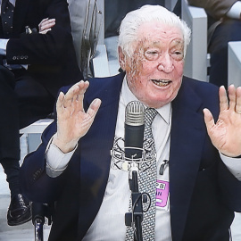 Fotografía tomada de un monitor de la sala de prensa de la Audiencia Nacional durante la declaración del exconseller catalán de Economía Macià Alavedra en el juicio del caso Pretoria. EFE/Javier Lizón