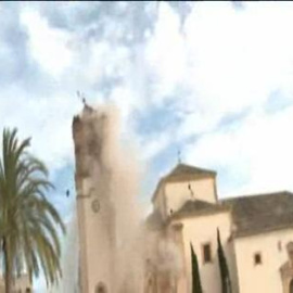 La caída de una nave anexa, amenaza a la parroquia de El Carmen en Lorca