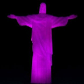 El Cristo Redentor de Río de Janeiro se tiñe de rosa