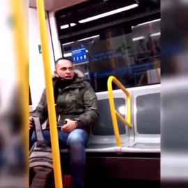 8/01/2021. Captura del vídeo en el que el hombre insulta a una mujer. - Policía Nacional