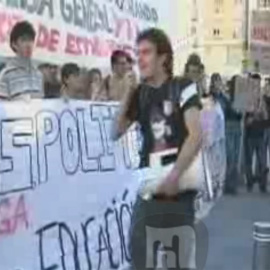 Huelga en la enseñanza: Concentración de estudiantes en Sevilla
