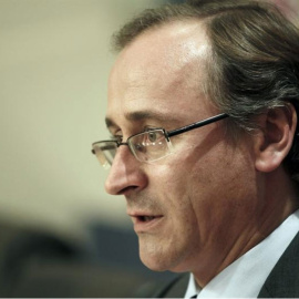 El PP, ante el aluvión de críticas, sale en defensa del Ministro Wert