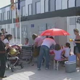 Un picnic a la puerta del cole ante los recortes