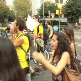 Los universitarios de Barcelona salen a la calle contra los recortes