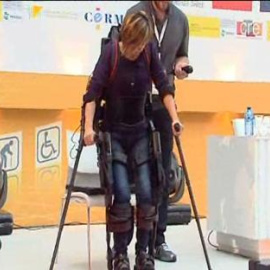Se presenta en Madrid un Exoesqueleto que permite andar a los afectados por lesiones medulares