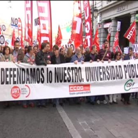 Alumnos y profesores universitarios protestan en Madrid