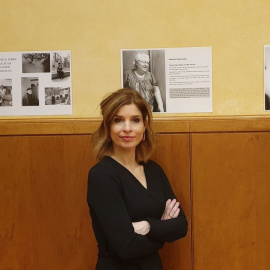 La secretaria de Estado de Migraciones, Hana Jalloul, en la inauguración de la exposición fotográfica Reflexiones desde mi balcón