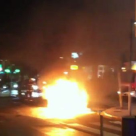 Radicales queman contenedores en el centro de Santiago de Compostela