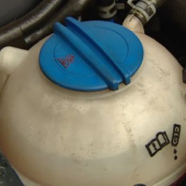  Conducir sin saber abrir el capó