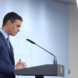 El presidente del Gobierno, Pedro Sánchez, comparece en el Palacio de La Moncloa tras el Consejo de ministros extraordinario celebrado este sábado