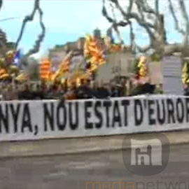 Protestas en el exterior del Parlamento catalán.