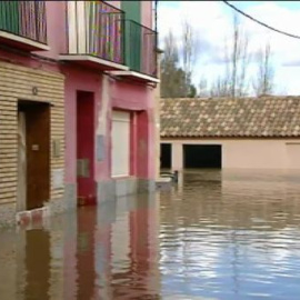 La crecida del Ebro a su paso por Zaragoza anega varias localidades 