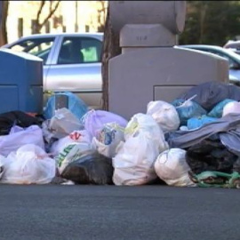 Más de 500.000 kilos de desperdicios en las calles de Sevilla por la huelga de basuras