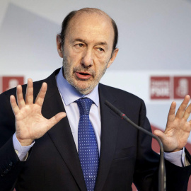 31 Enero.Rubalcaba no considera creíble las explicaciones del PP sobre el reparto de sobres 