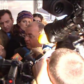 Indignación ciudadana ante la sede del PP