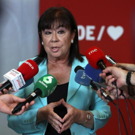 La presidenta de PSOE, Cristina Narbona, realiza declaraciones a los medios de comunicación esta mañana en la madrileña sede de Ferraz.-EFE/JJ Guillén