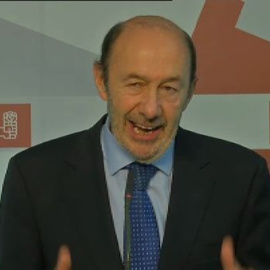 Rubalcaba exige a Rajoy que salga él mismo a dar explicaciones