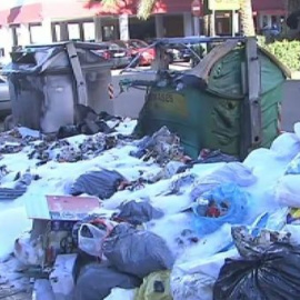 Incendian 25 contenedores de basura en Sevilla