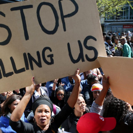 Protesta contra la violencia de género en Ciudad del Cabo.