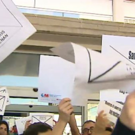 'Más batas blancas, menos sobres negros'