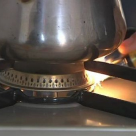 Treinta familias sin recursos ocupan viviendas vacias