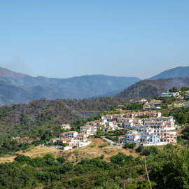 (11/6/2022) Imagen aérea de la zona residencial de Monte Mayor el pasado sábado, desde donde todavía podía verse el humo generado por las llamas.