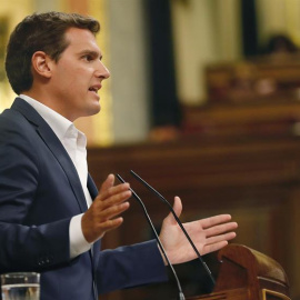 El presidente de Ciudadanos, Albert Rivera, interviene esta tarde en el pleno del Congreso de los Diputados celebrado esta tarde. EFE/ J.P.Gandul